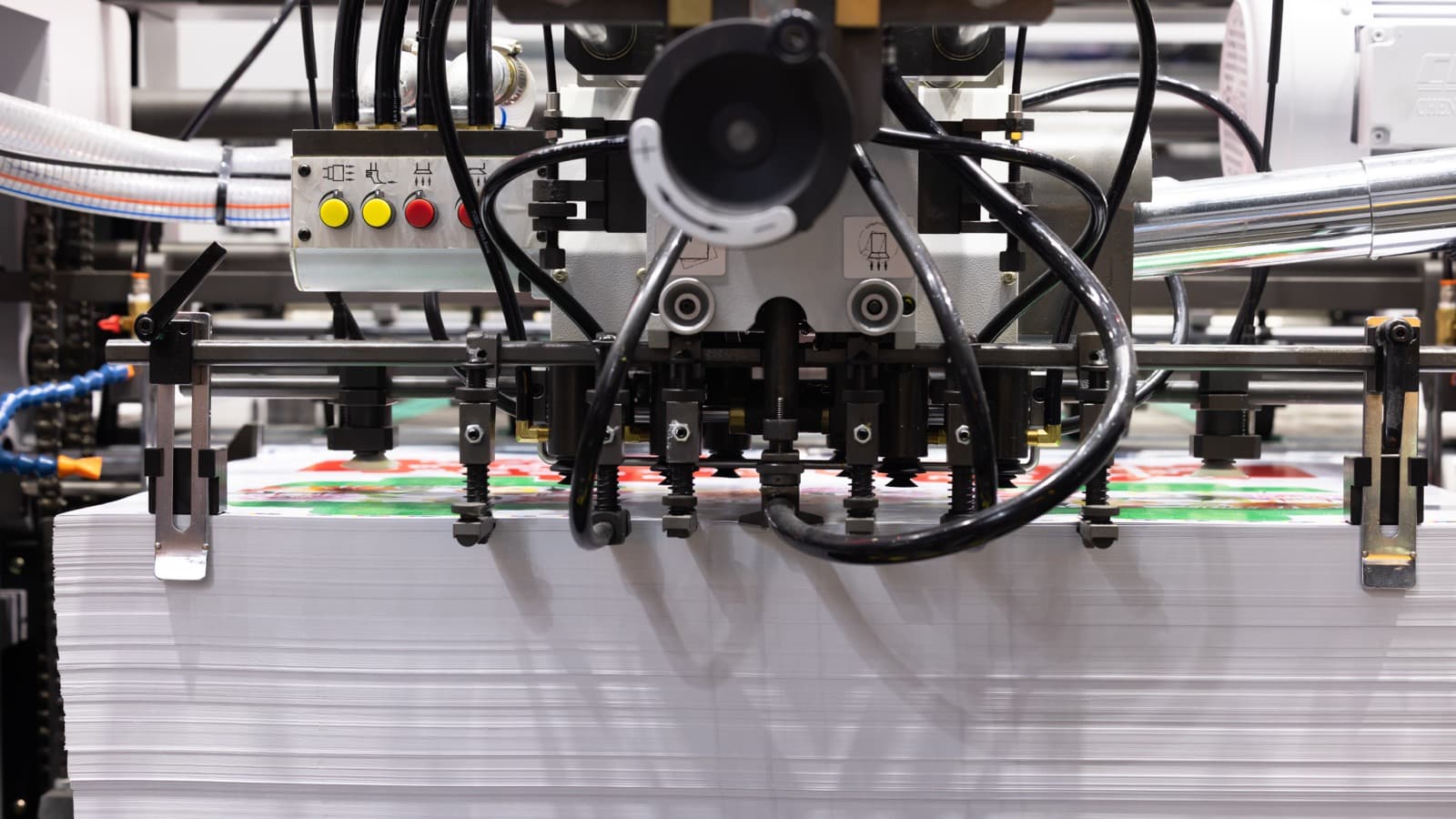 Die cutting press in production