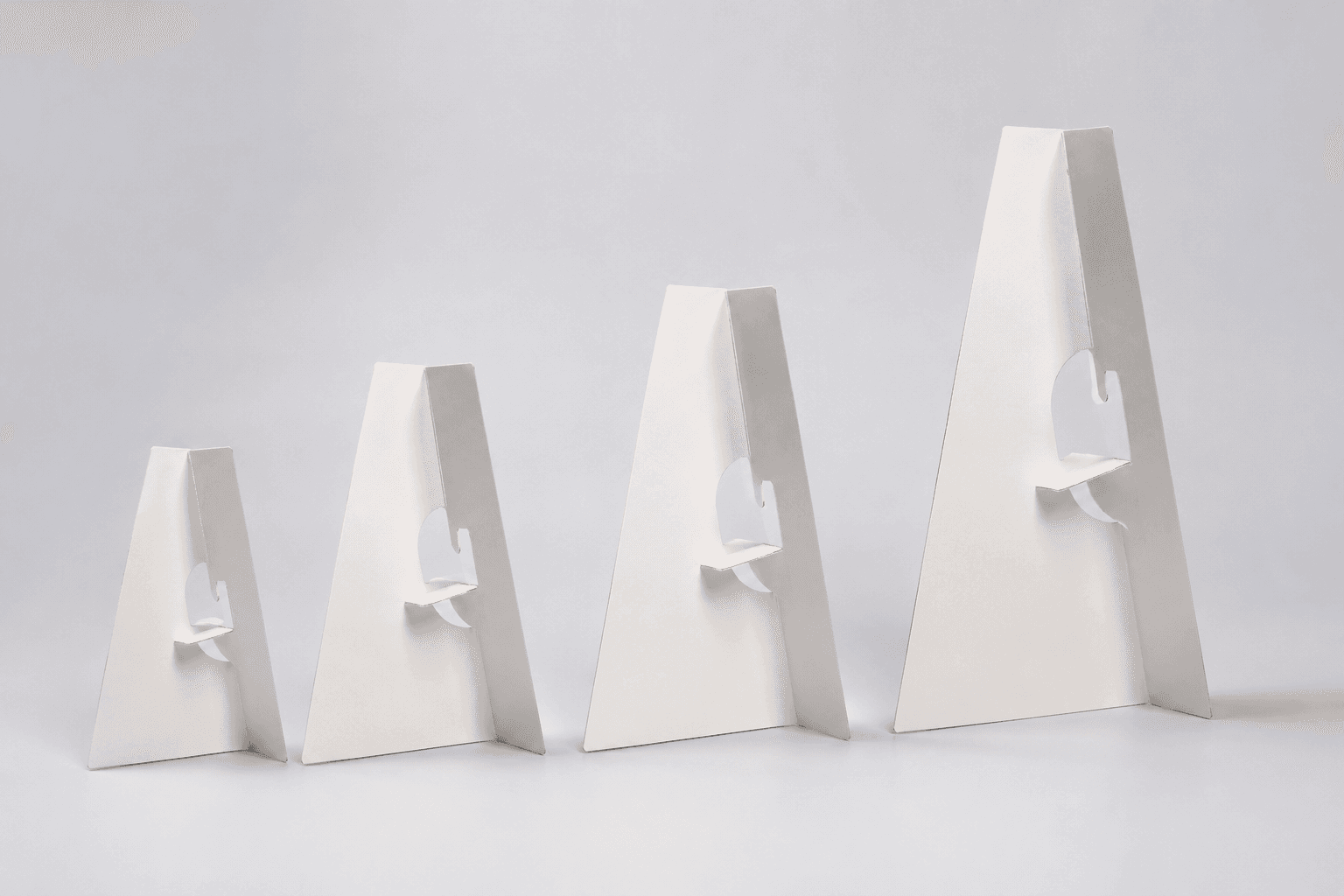 Locking struts and display supports